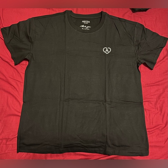 Aritizia Bundle - 2 T-Shirts and 2 Leggings - Large - Picture 2 of 3